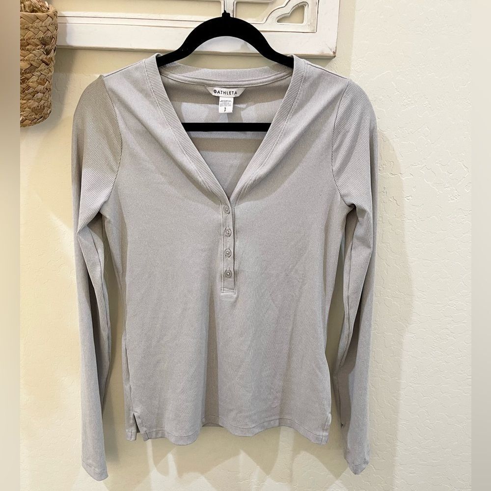Athleta light grey uptempo henley athletic top size Small